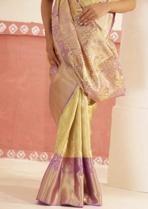 aspen gold kanjivaram silk saree with zari border